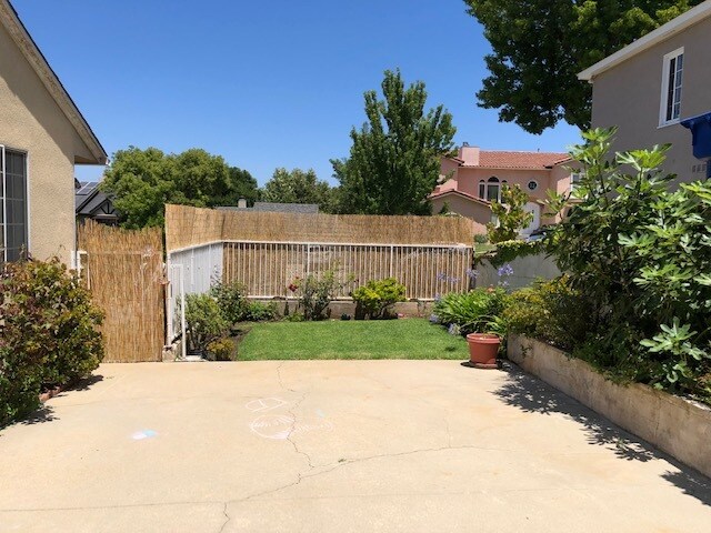 side yard grass and cement - 3253 Inglewood Blvd
