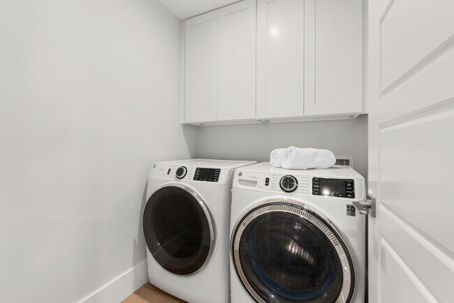 Building Photo - 16 5th St