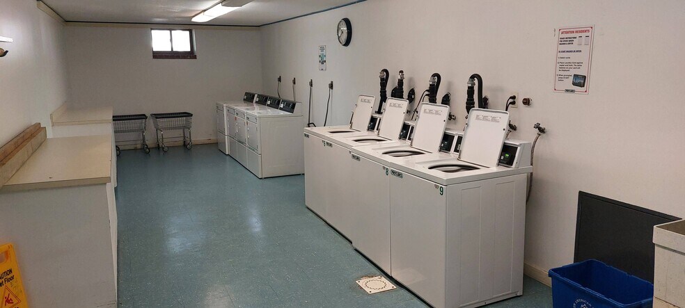 Building Photo - 181 Melba St