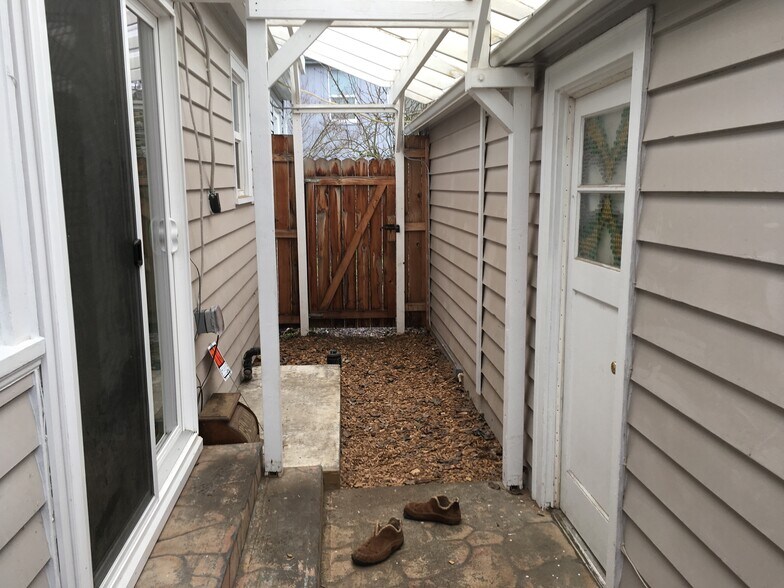 Building Photo - 98 W 29th Ave