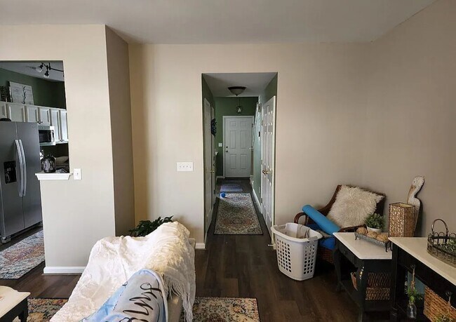 Building Photo - 328 Moonstone Dr