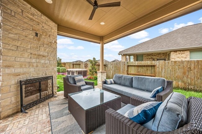 Building Photo - 16746 Highland Country Dr