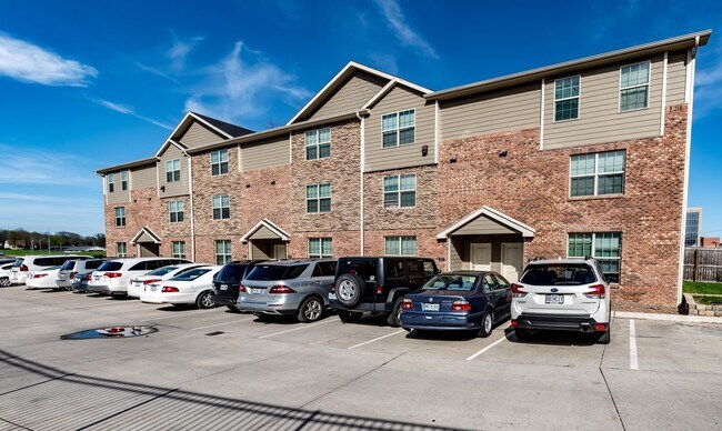 Building Photo - 1405 Bass Ave