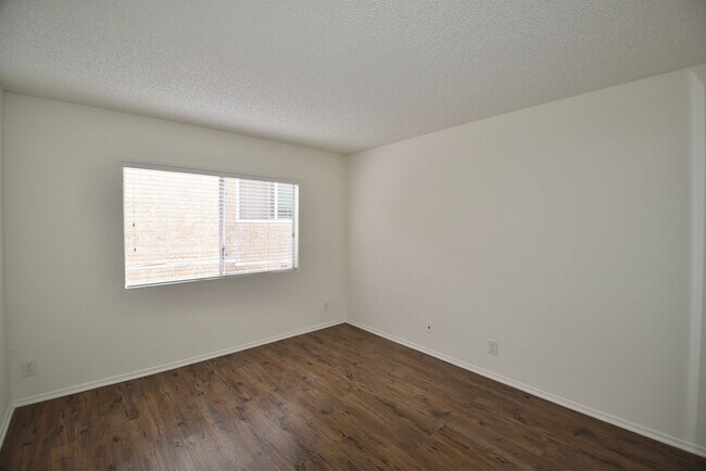 Building Photo - 21350 Parthenia St