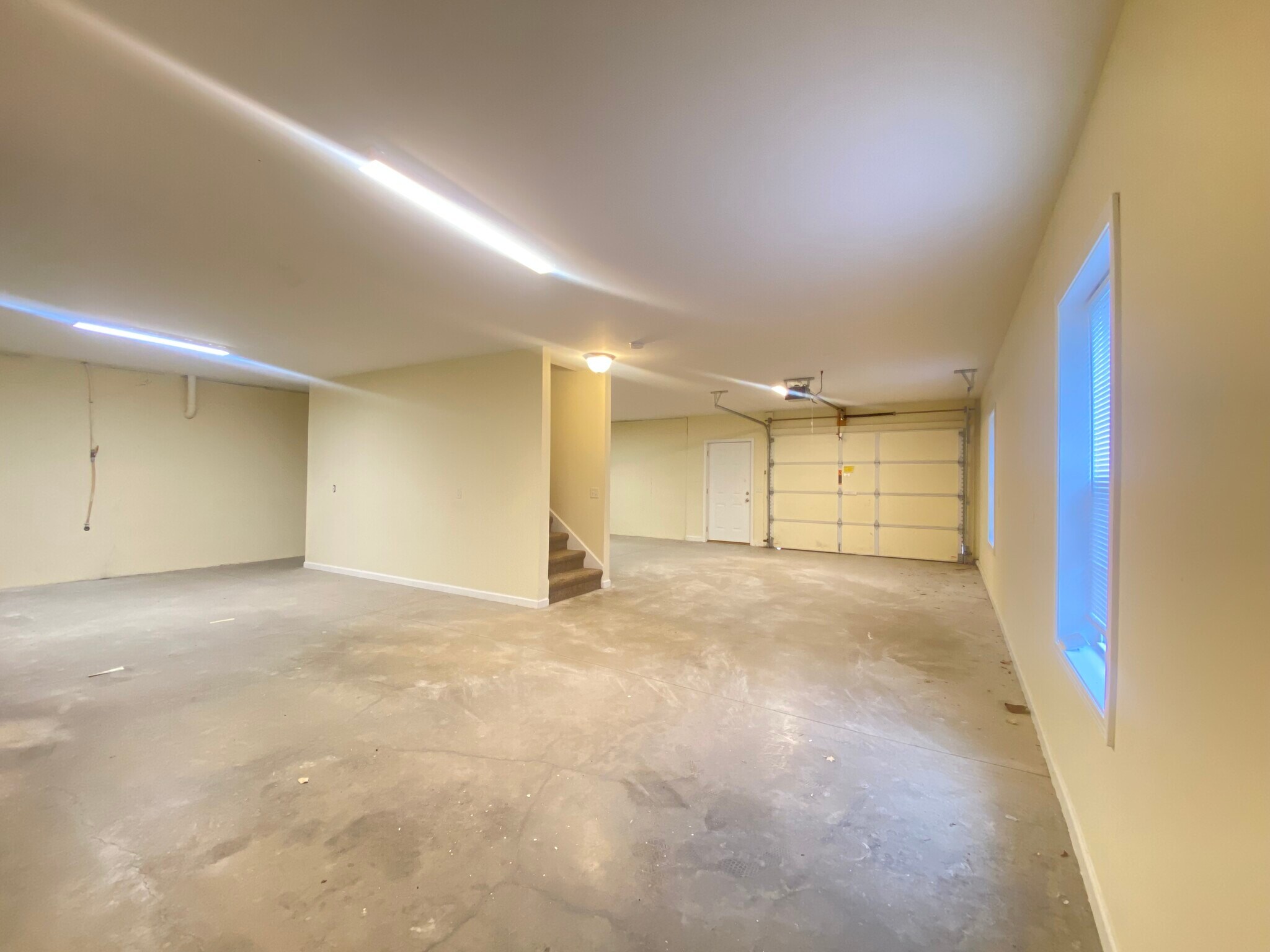 Building Photo - 220 4th Ave