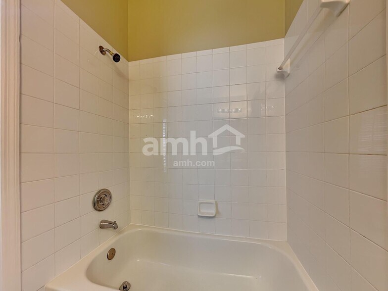 Building Photo - 9312 Hidden Water Cir