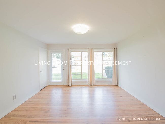 Building Photo - 11826 NE Sacramento St