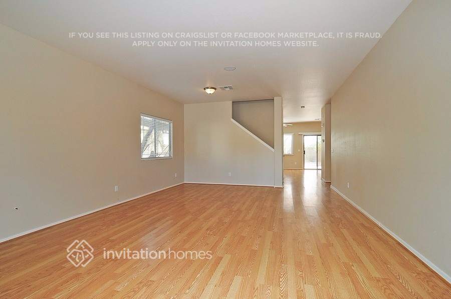 Building Photo - 3645 W Jacksonville Dr