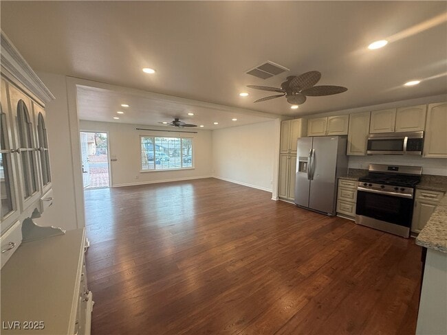 Building Photo - 1502 Christina Dr