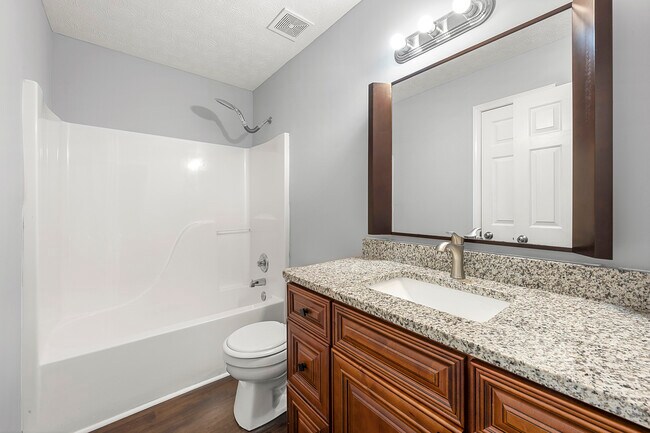 Building Photo - 1526 Venetian Dr SW