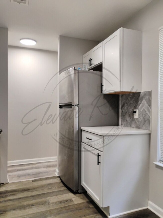 Building Photo - Two Bedroom Updated Ranch Duplex in North ...