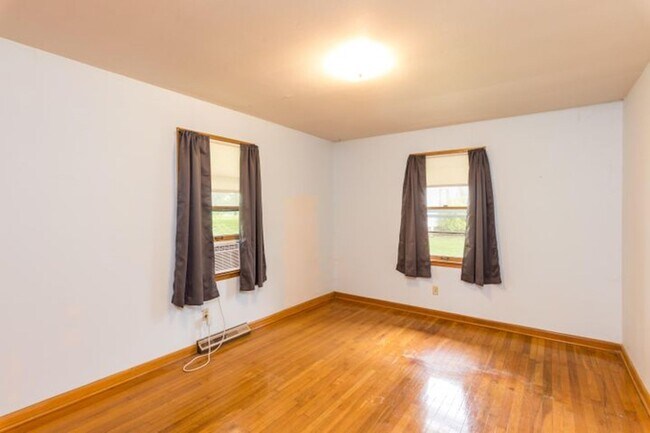 Building Photo - 1BR/1BA Duplex in Convenient Location! Har...