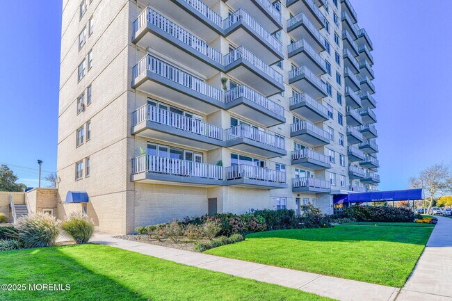 Building Photo - 510 Deal Lake Dr