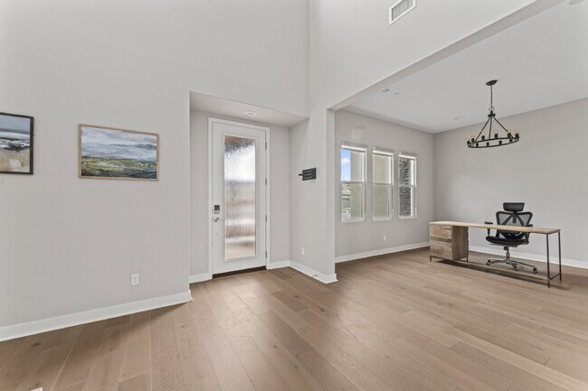 Building Photo - "Spacious Santa Clarita Sanctuary: 4-Bedro...