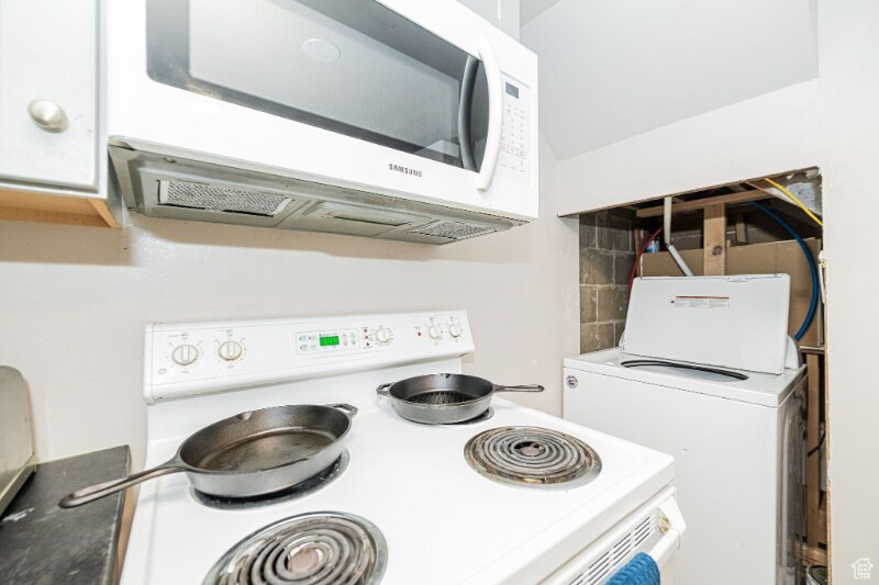 Building Photo - 1074 E 460 S St