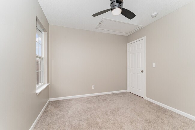 Building Photo - 302 Apple Ridge Rd