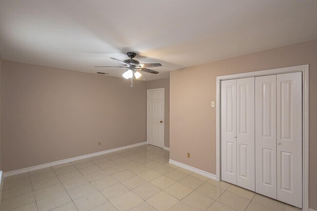 Building Photo - 227 Malaga Dr