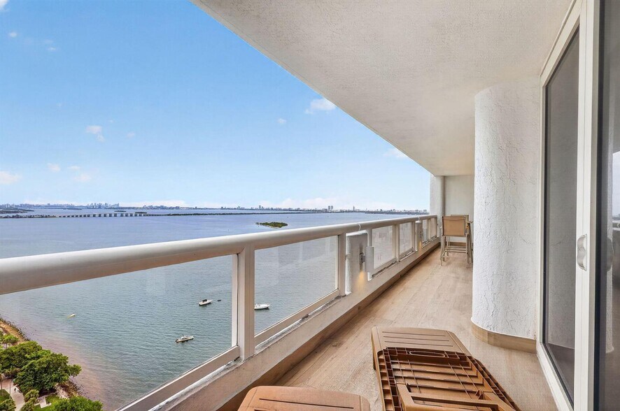 Building Photo - 1717 N Bayshore Dr