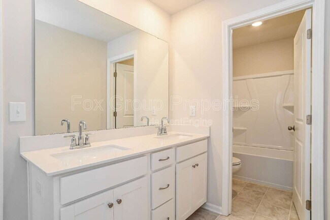 Building Photo - 6295 Fairfax Ct