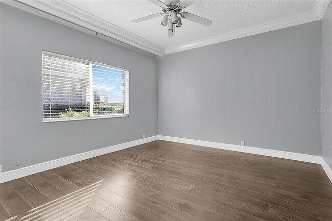 Building Photo - 6719 Fairway Cove Dr