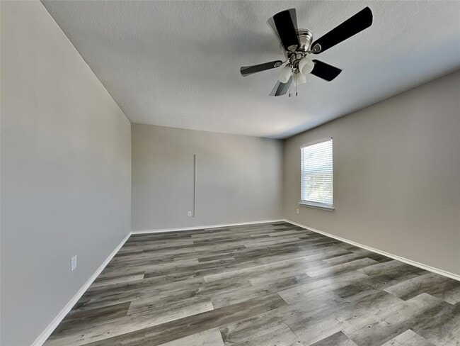 Building Photo - 214 Tallow Trl