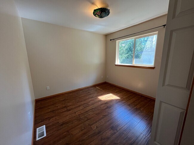 Building Photo - 3 Bed, 2 Bath Sudden Valley Home with Natu...