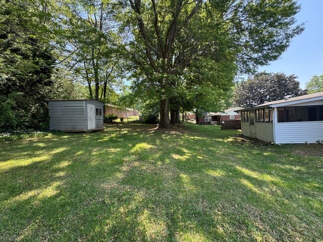Building Photo - Nice 3/2 House in Lindale- $1,495
