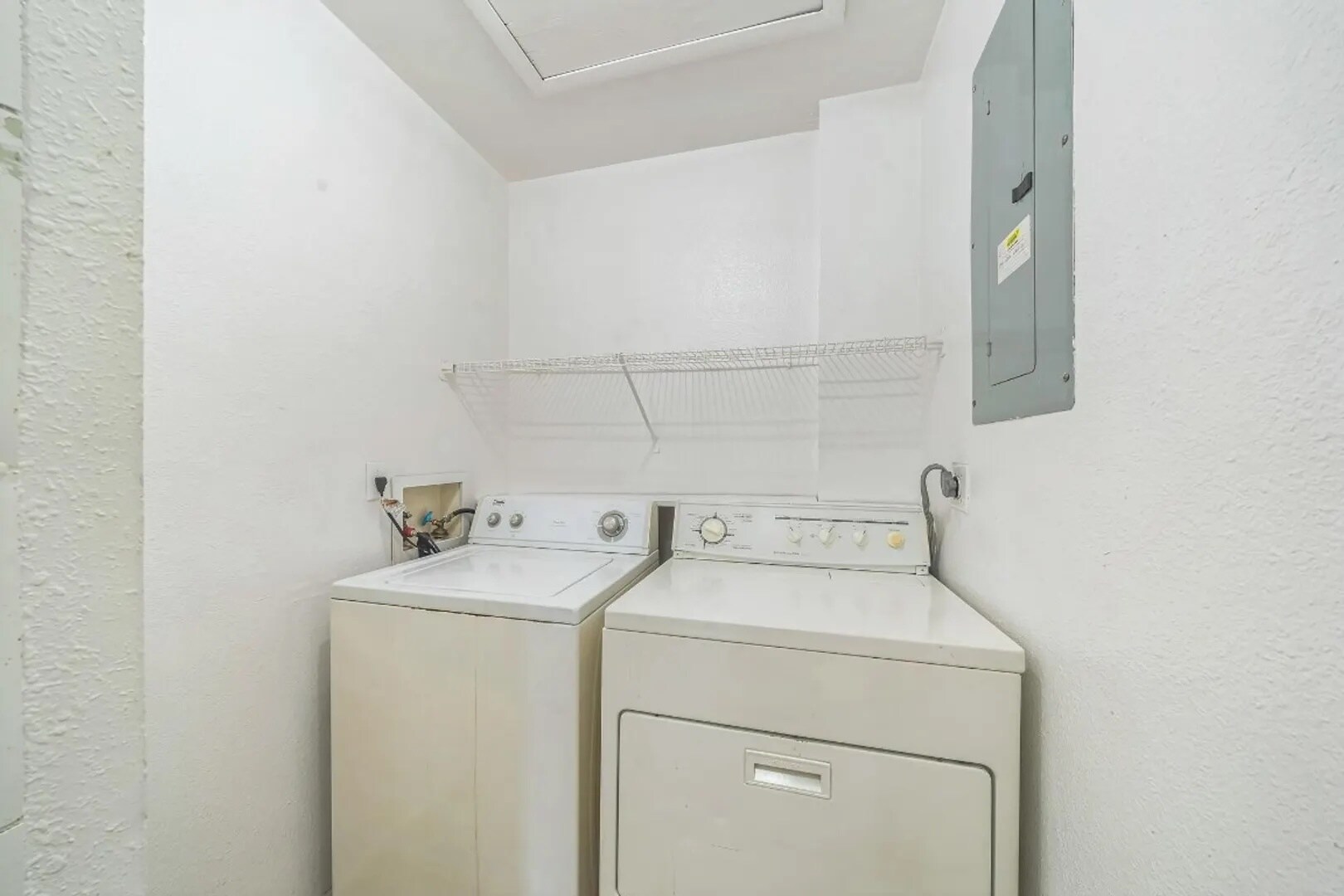 Building Photo - 273 SW Sterret Cir