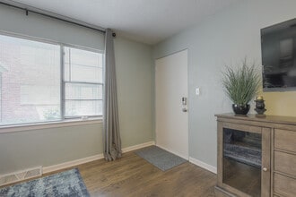 Building Photo - Clark Apartments