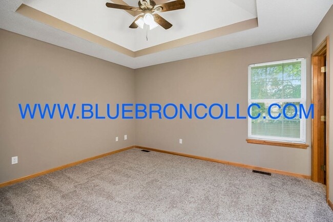 Building Photo - Check out this spacious home with thoughtf...