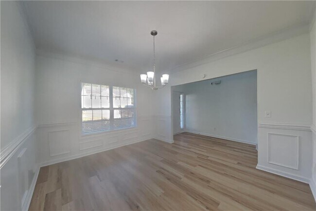 Building Photo - 5050 Roxton Ln