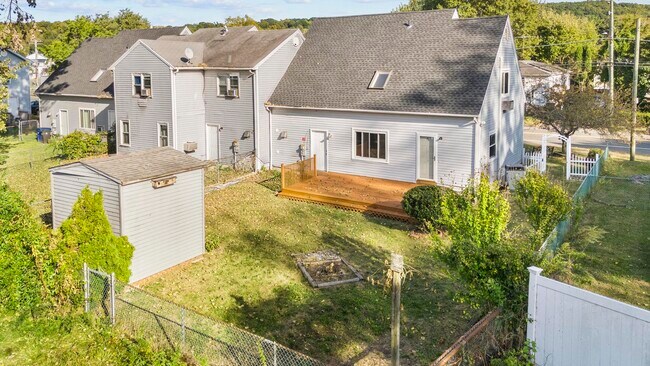 Building Photo - 670 Middletown Ave