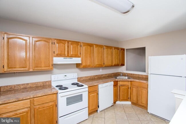 Building Photo - 10014 Beacon Hill Dr