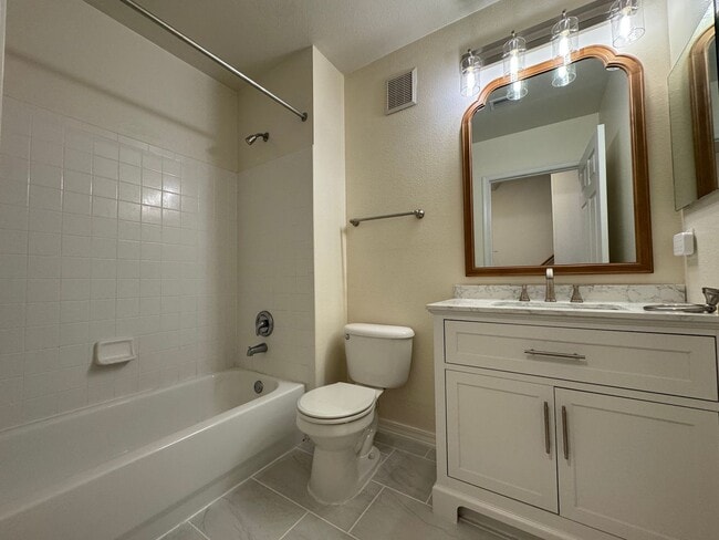 Building Photo - Spacious 3 Bed 3 Bath Condo With Balcony In Gates Of Fair Lakes