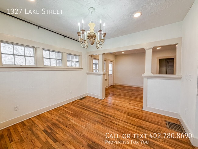 Building Photo - 1327 Lake St
