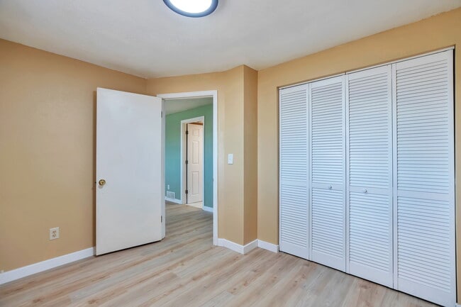 Building Photo - 1107 E 15th Ave