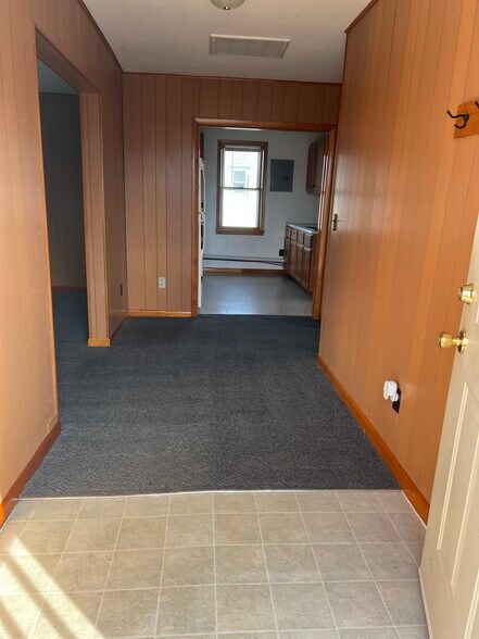 Building Photo - 107 E Lyman