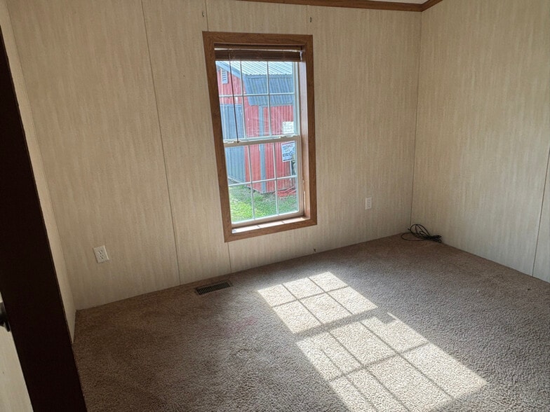 Building Photo - 383 Church St