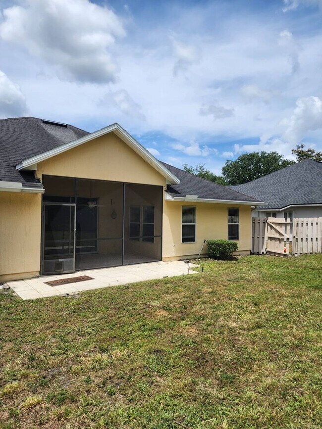 Building Photo - ***TWO WEEKS FREE*** Spacious 3 bed 2 bath Home for rent!