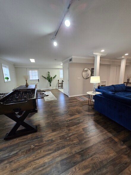 Building Photo - 2875 Whitby Dr