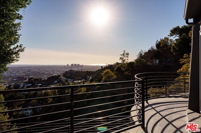 Building Photo - 8464 Cole Crest Dr