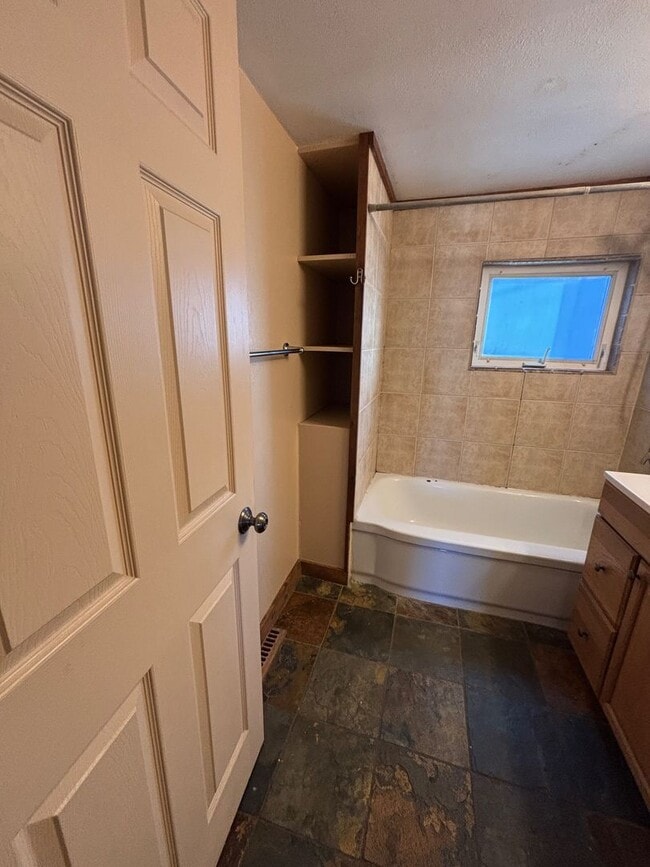 Building Photo - 4 Bedroom with East Gallatin in the backyard