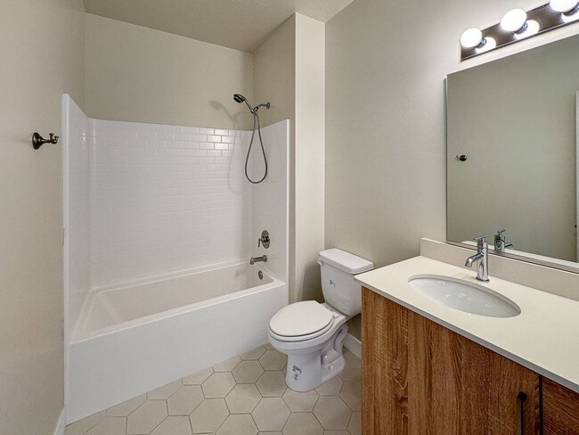 Building Photo - 3011 E Lavatera Dr