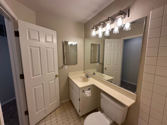 Building Photo - 2-Bedroom Home with Loft in Lakeridge Springs
