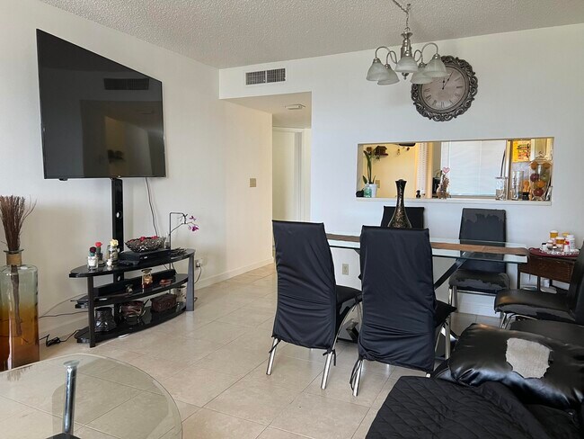 Building Photo - 3138 Via Poinciana