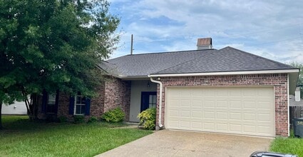 Building Photo - Beautiful home off Burbank Ready for you