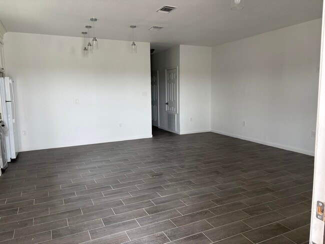 Building Photo - 311 Rosalinda Dr