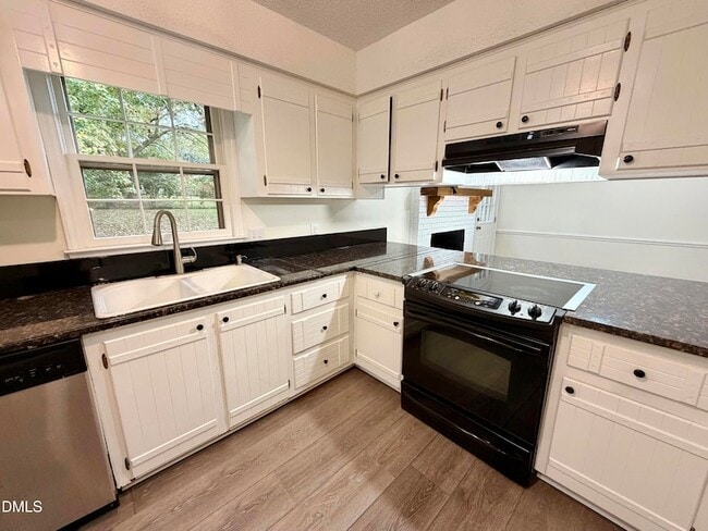 Building Photo - 501 Atchison St