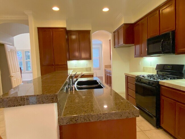 Building Photo - CLEAN AND SPACIOUS 4 BED, 2.5 BATH WITH COVERED BACK PATIO AND LUSH LANDSCAPING IN WESTLAKE COMMU...