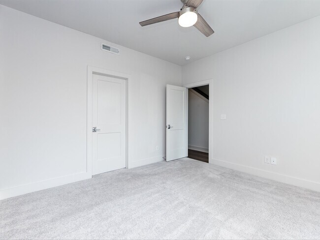 Building Photo - 1207 E 36th St